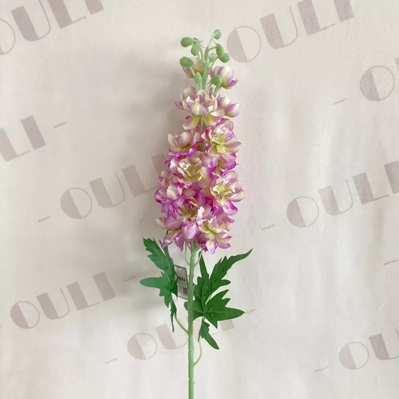 Yapay delphinium çiçekler